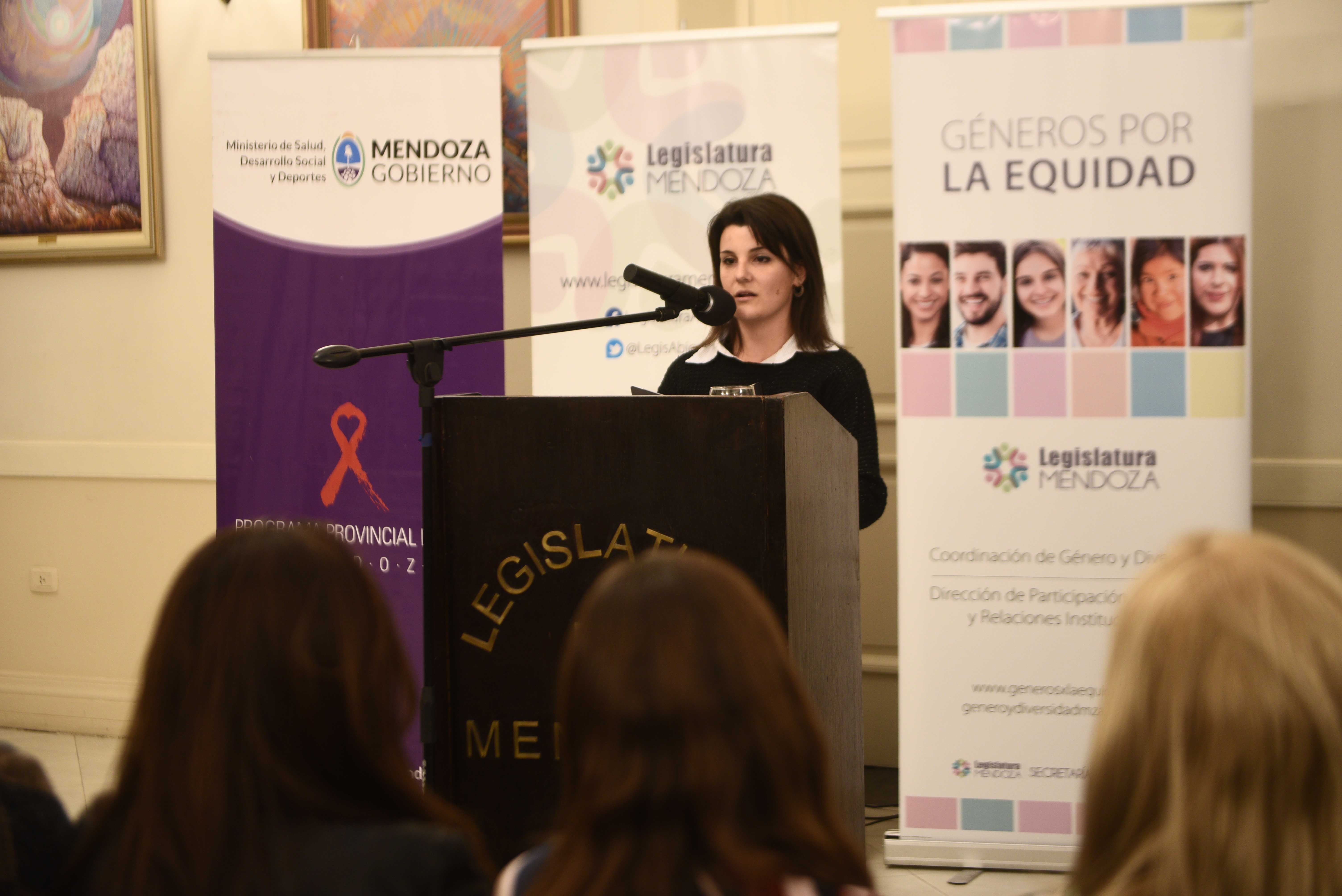 Denise Ferrero En Foro Equidad