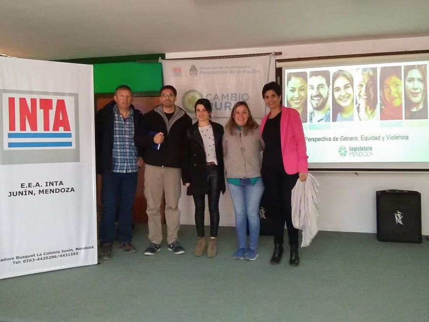 formación para el personal sobre temáticas de género