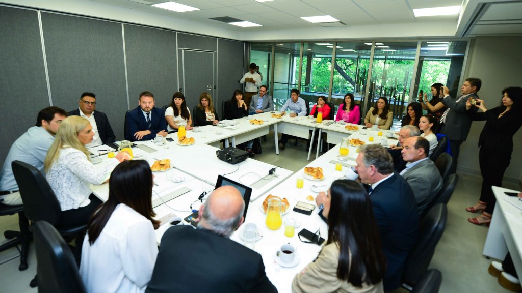 Desayuno senadores electos