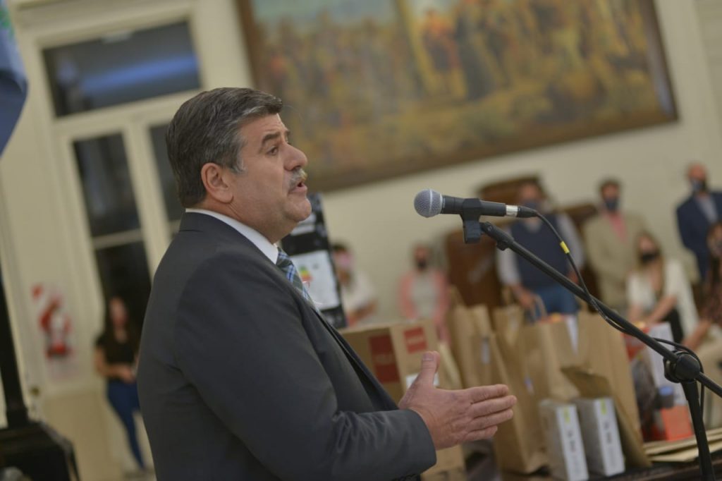 entrega de donaciones para el hospital Notti y Central