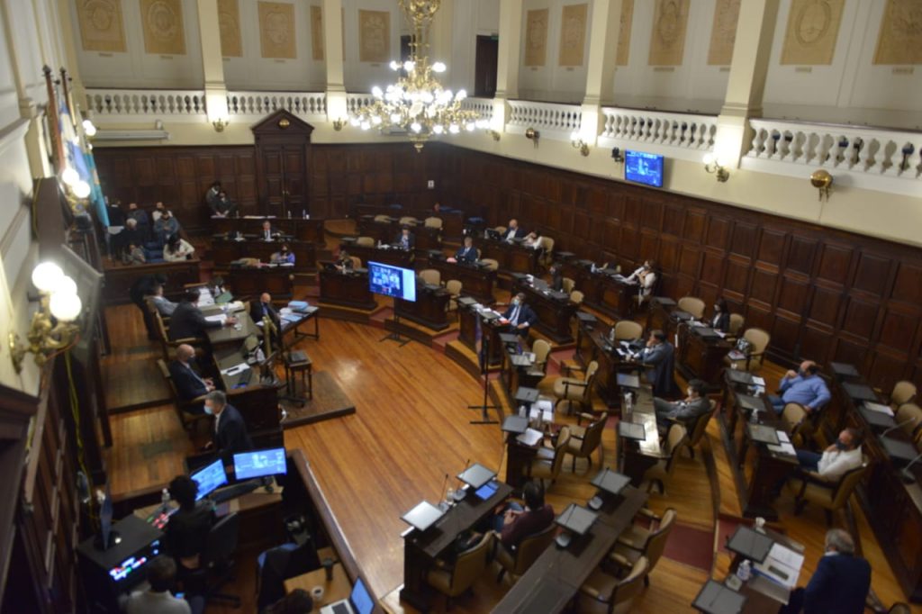 proyecto que limita beneficios a quienes usurpen tierras en Mendoza