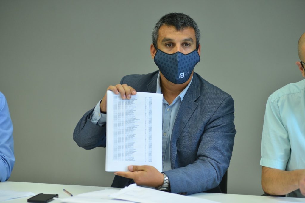 sobres con el listado de personas vacunadas contra el Covid en Mendoza