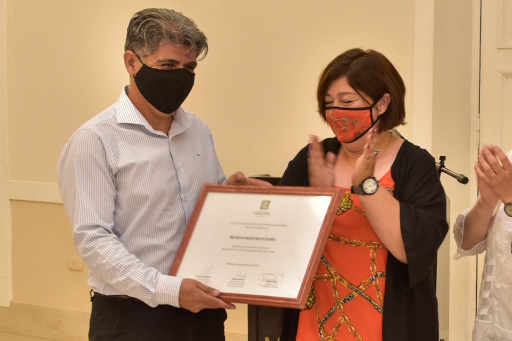Reconocen a alumnos y profesores de un Cens de Lavalle