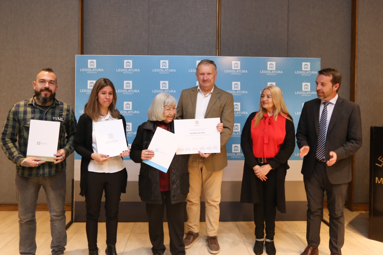 La Legislatura hizo un reconocimiento post mortem al artista Maximino ...