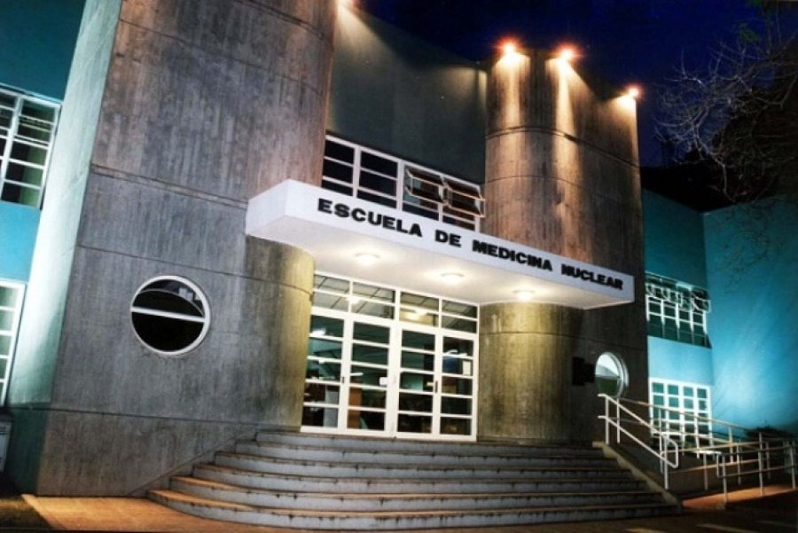 Santiago Felipe Llaver” al edificio de la Escuela de Medicina Nuclear