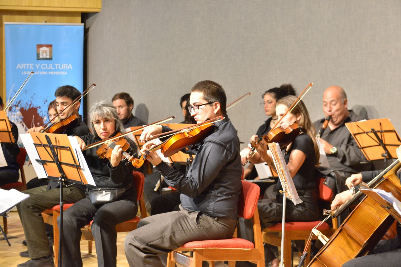 La orquesta Con Brío se lució en la Legislatura provincial
