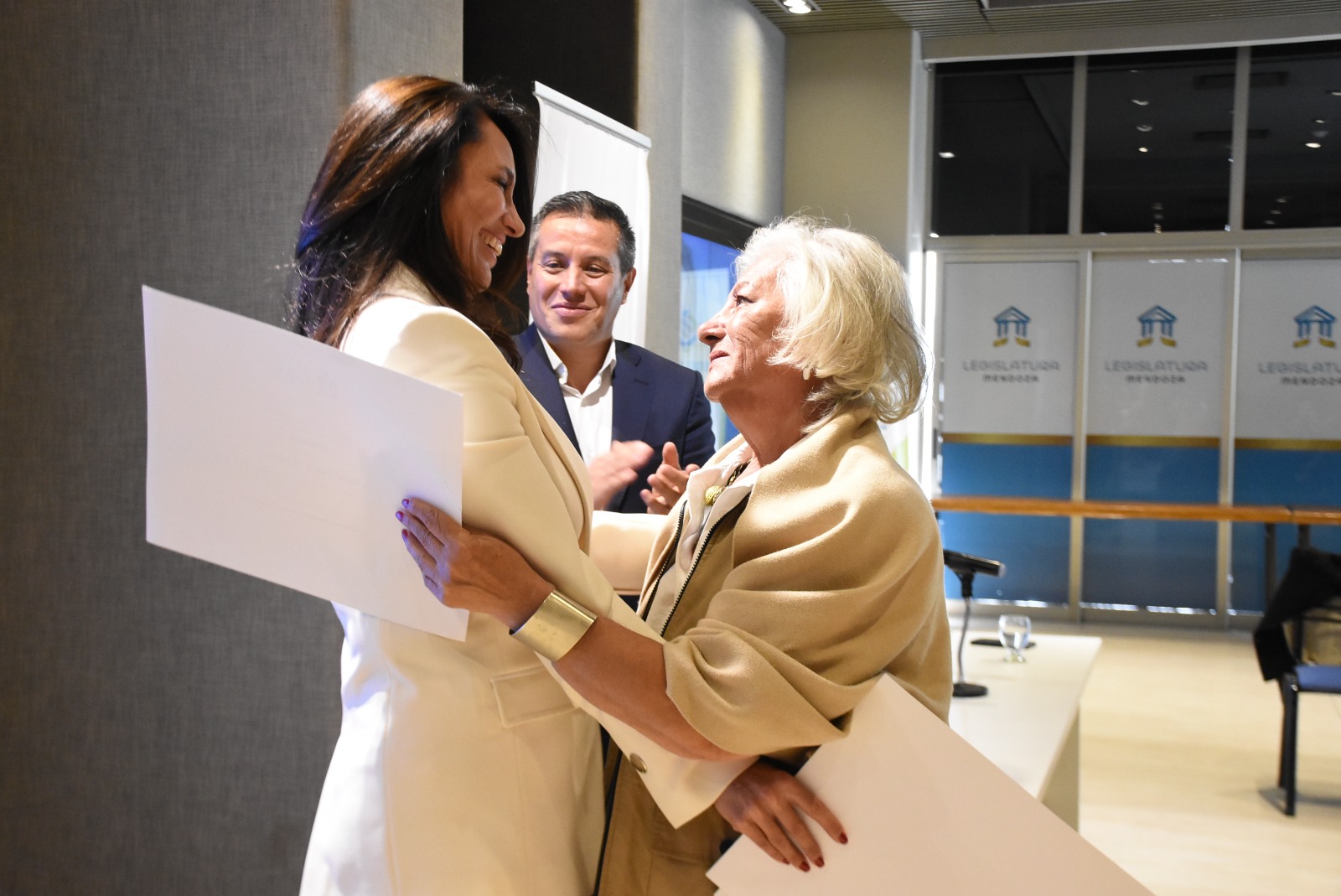 El Senado de Mendoza distingue al programa televisivo WINERIDE por su aporte al turismo y a la cultura