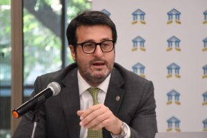 Asimismo, se contempla la simplificación de trámites para quienes ya cuenten con autorizaciones nacionales, y se prevén sanciones para infracciones a las disposiciones de la ley. También se enfatiza la necesidad de garantizar calidad, seguridad y trazabilidad en todas las etapas de la cadena de valor del cannabis y sus derivados.