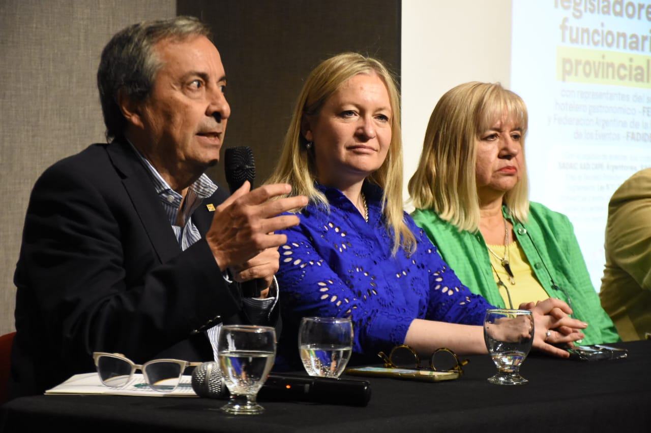 que exime a los eventos privados del pago de derechos de autor 
