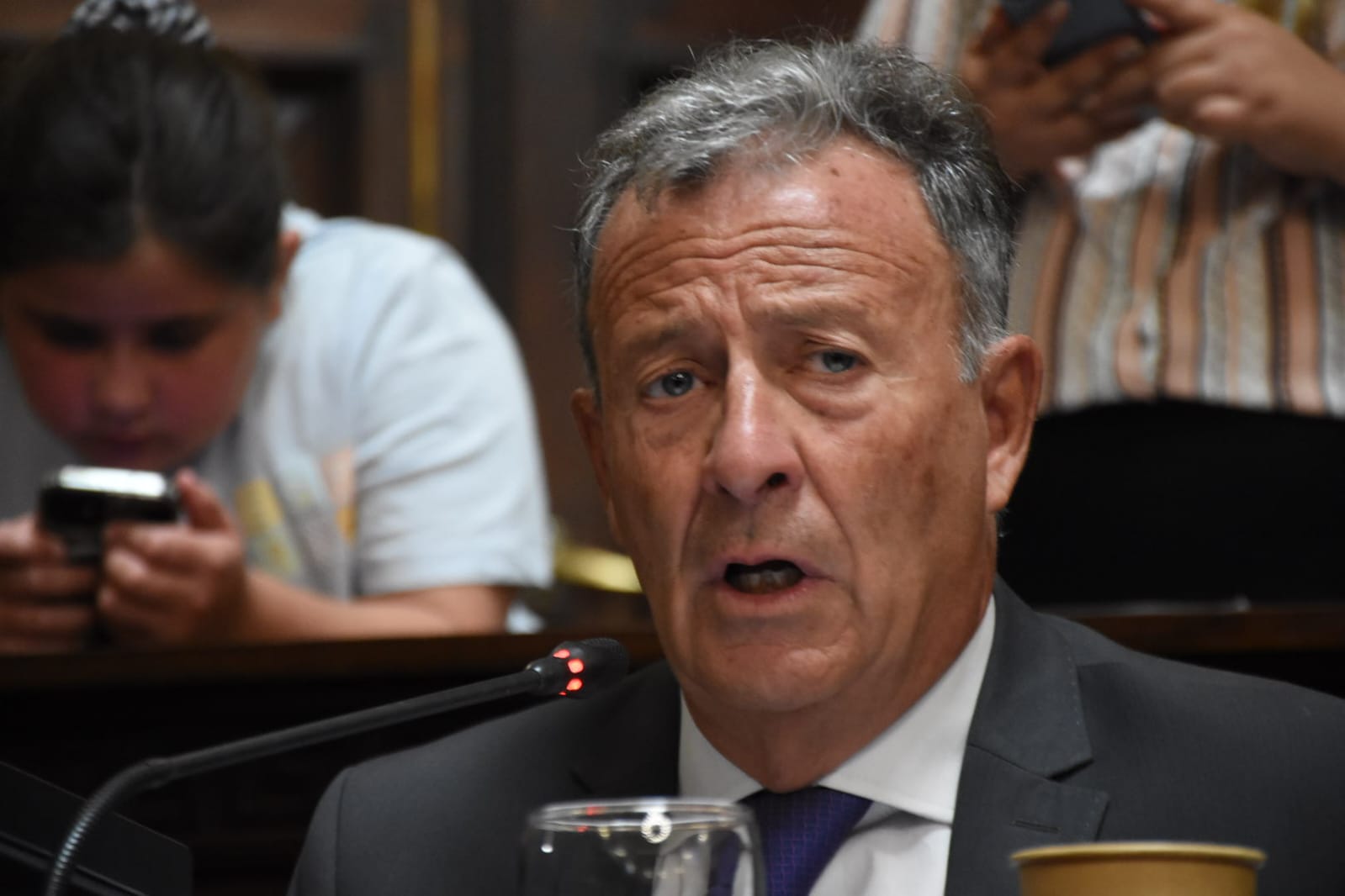 El Senado avala la prórroga de la Ley de Arraigo de Puesteros