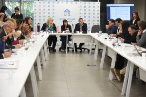 adicional destinado al personal que brinda cuidado directo a niñas, niños y adolescentes