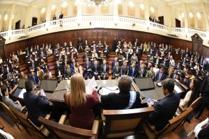 Asamblea Legislativa centrado en economía, seguridad y modernización
