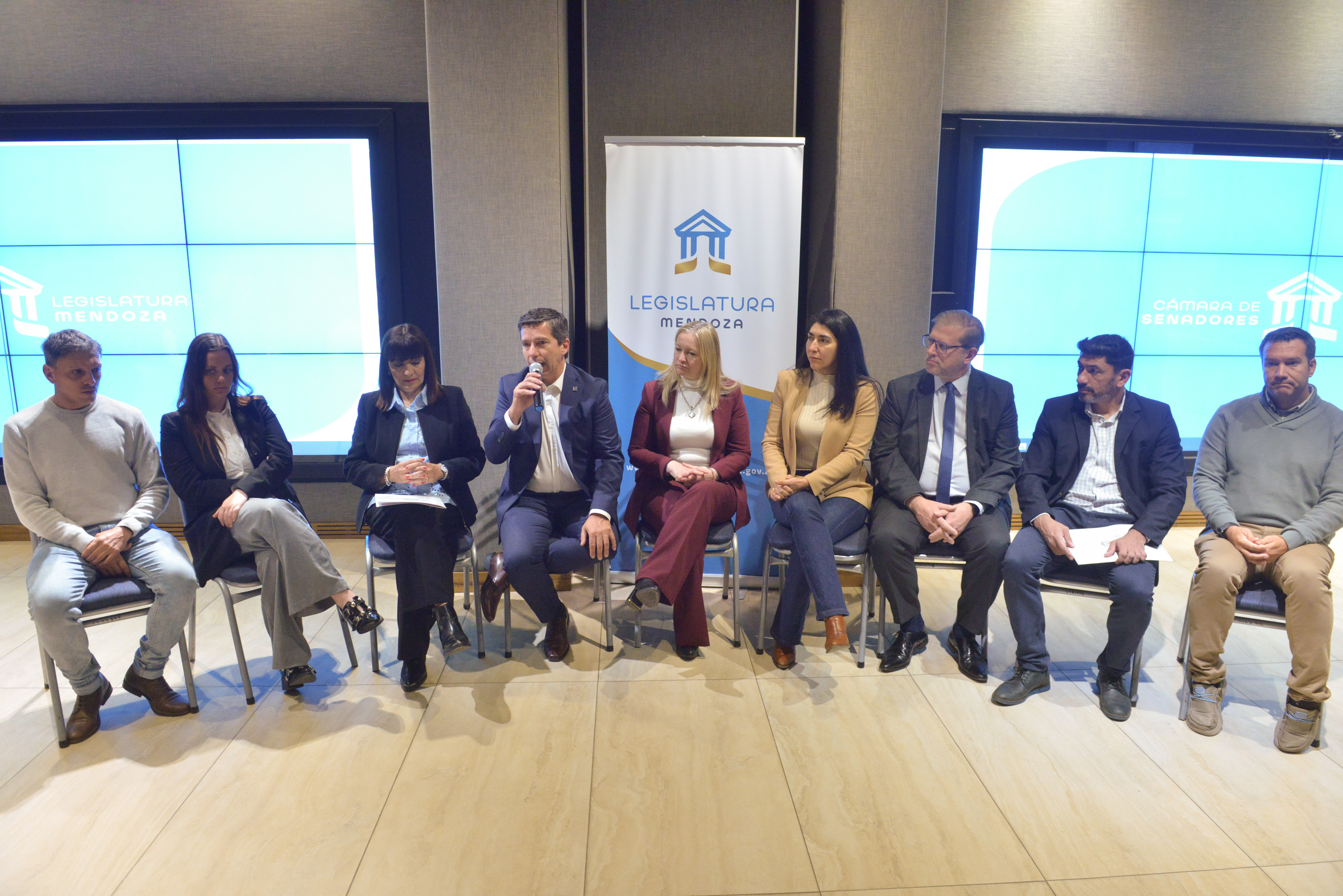 mesa de trabajo sobre empleo y educación