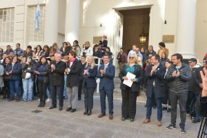 La Legislatura de Mendoza se vistió de celeste y blanco para celebrar la Promesa a la Bandera