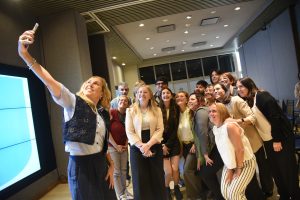 espacio multimedial “Sin Avisar”