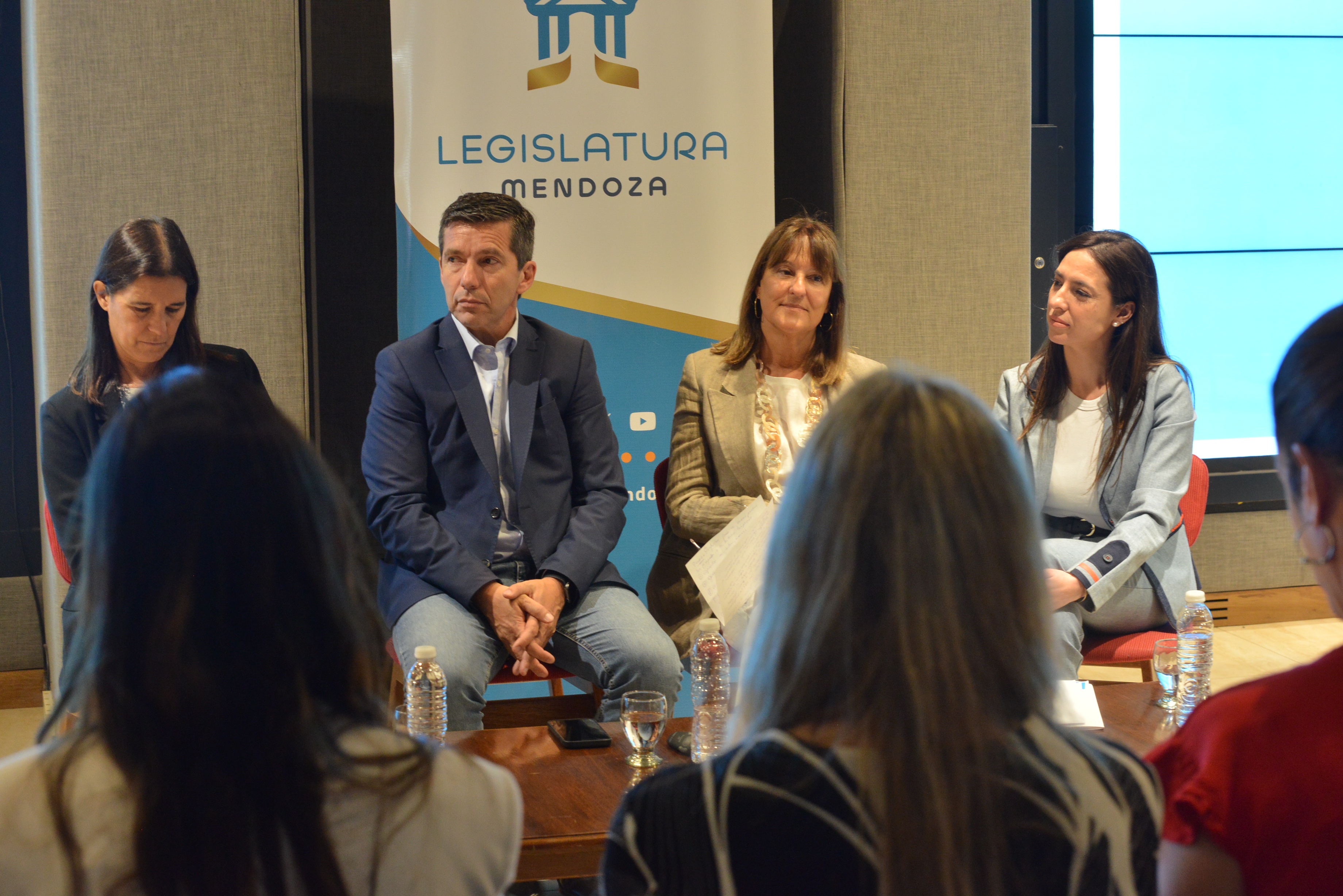 La Legislatura de Mendoza realizó un conversatorio por el 25N con representantes de los tres poderes del Estado