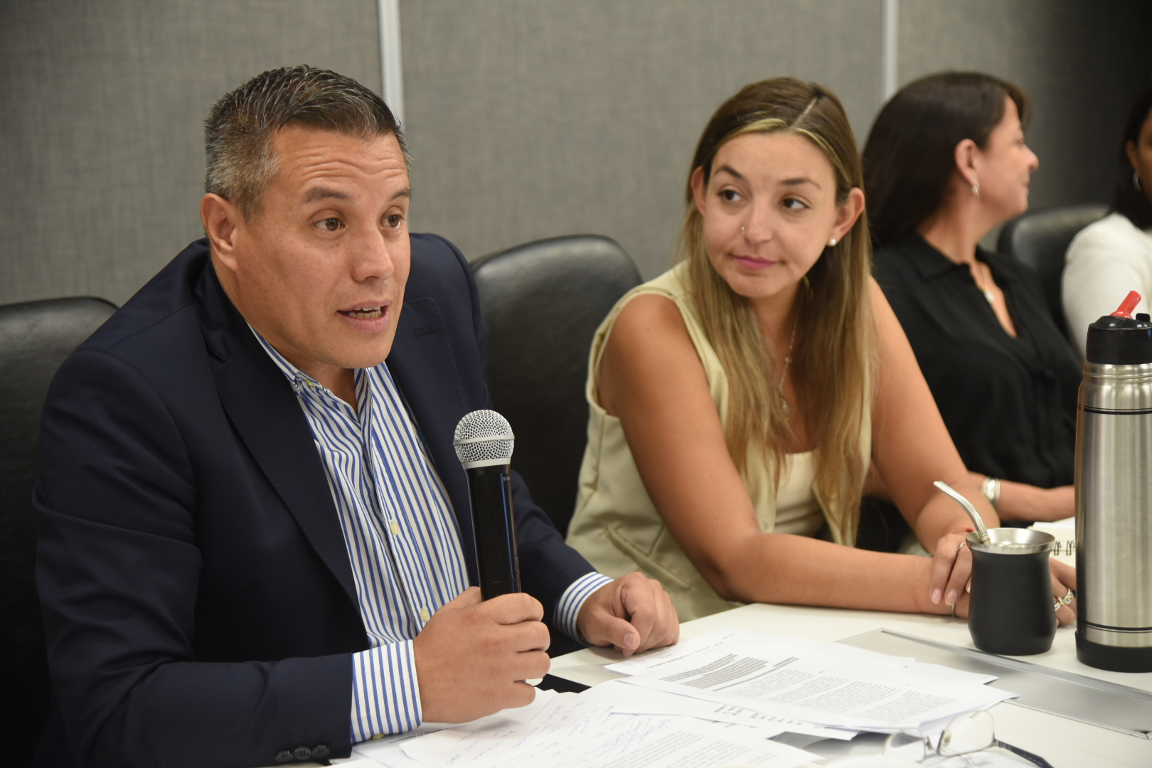 Despacho favorable para modificar la Ley 6722 y redefinir el uso de armas por parte de la Policía