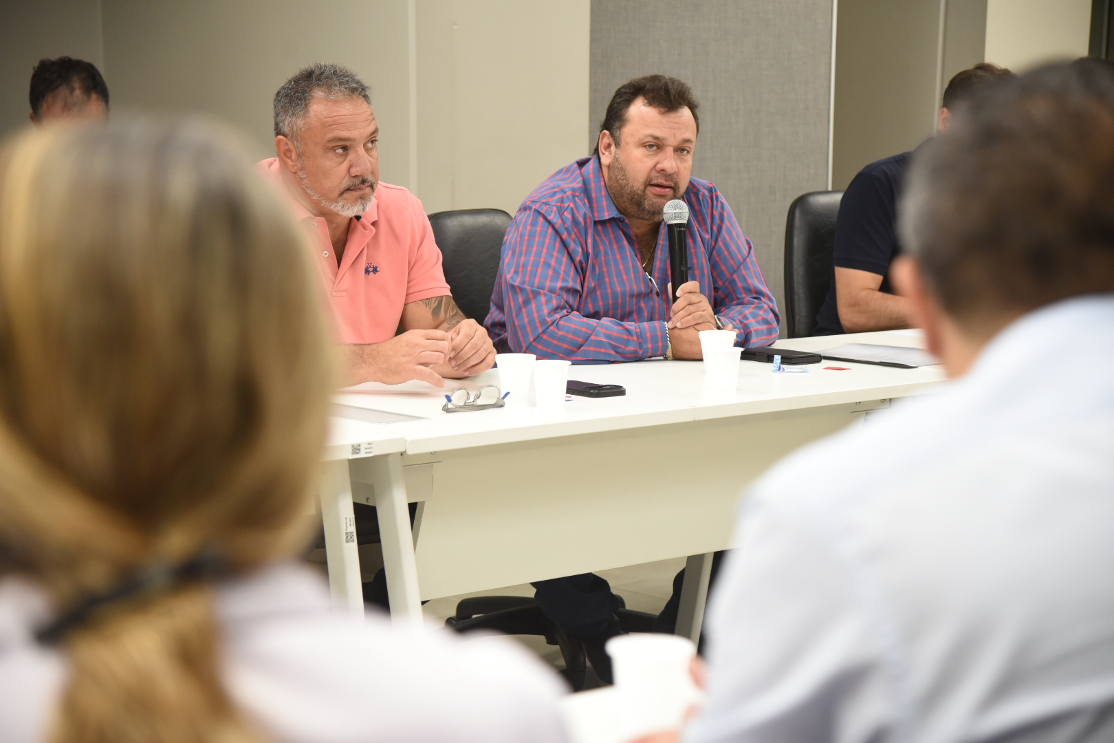 representantes sindicales para analizar la situación del sector petrolero en Mendoza