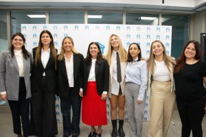 El encuentro fue encabezado por la senadora Yamel Ases y contó con la participación de la presidenta de la comisión de Género, Equidad y Diversidad del Senado, Claudia Najul; la titular de la comisión de Género y Erradicación de Trata de Personas de Diputados, Giuliana Díaz; la senadora Mariana Zlobec; la diputada Evelin Pérez; y Emiliana Lilloy, directora de Relaciones Institucionales y Escuela de Gobierno del Senado.